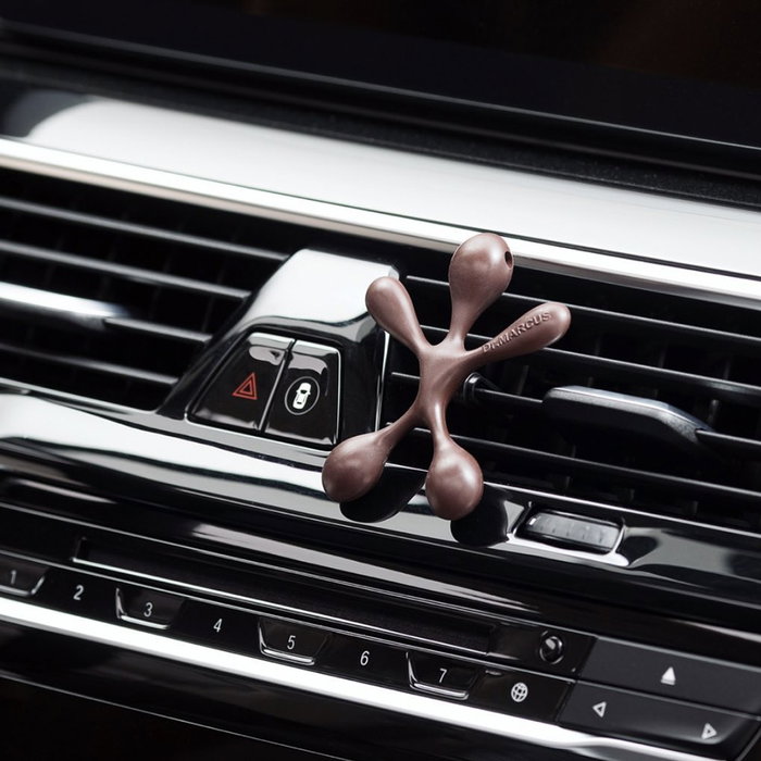 Dr. Marcus Lucky Top Cèdre DRM0659 Parfum Auto Rétroviseur Ventilation 45 Jours Dr. Marcus Lucky Top Cèdre DRM0659 Parfum Auto Rétroviseur Ventilation 45 Jours