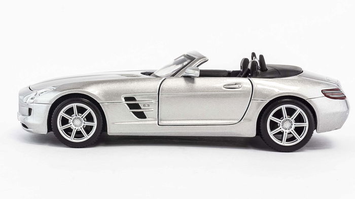 Maisto Mercedes-Benz SLS AMG Roadster, Voiture jouet Special Edition 1:24, à partir de 8 ans Maisto Mercedes-Benz SLS AMG Roadster, Voiture jouet Special Edition 1:24, à partir de 8 ans