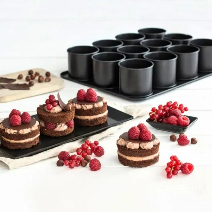 Zenker Ensemble Pâtisserie : Plaque à Moule 12 Mini-Gâteaux (38x30 cm) Antiadhésive + Spatule à Glacer Coudée, Noir Métallisé, Four 230°C