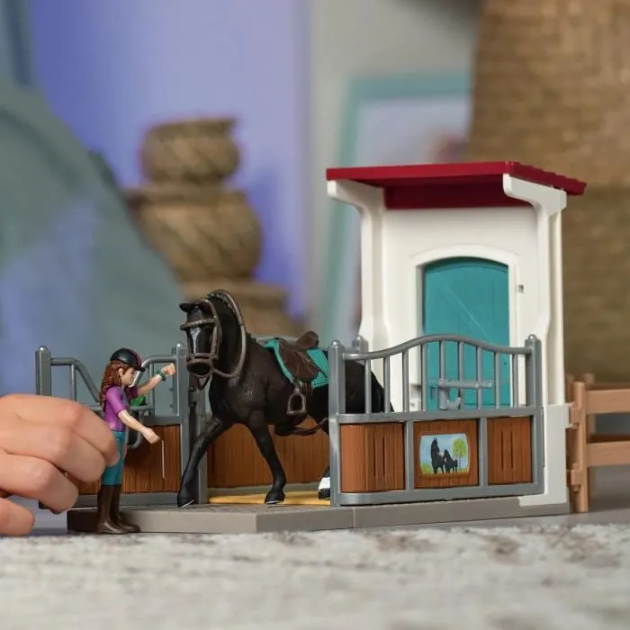 Schleich 42709 - Horse Club Horse Box Lisa et Storm, Figurine de cheval avec accessoires, Jouet éducatif dès 5 ans