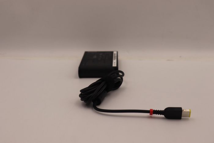 Lenovo Adaptateur secteur AC 135W 100-240V avec prise slim tip - Compatible IdeaPad, Legion, ThinkPad, Yoga