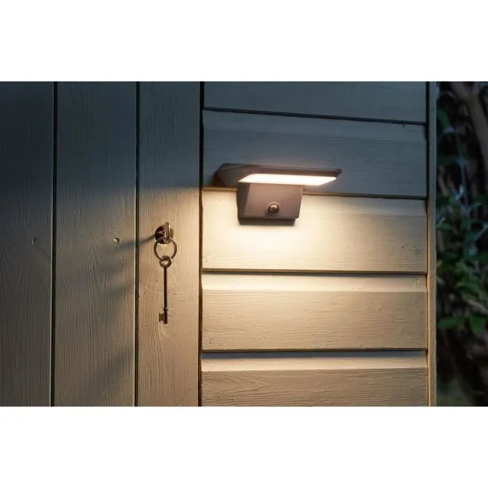 Smart Garden Spot Solaire Mural avec Détecteur de Mouvements - Sentry - 800 Lumens, Éclairage LED Blanc Chaud pour Patio, Garage, Entrée - 7.5 x 15.5 cm Smart Garden Spot Solaire Mural avec Détecteur de Mouvements - Sentry - 800 Lumens, Éclairage LED Blanc Chaud pour Patio, Garage, Entrée - 7.5 x 15.5 cm