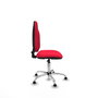 Chaise de bureau Algarra avec mécanisme de contact permanent de base, rembourrée de tissu rouge. Équipée d'une base chromée, sans accoudoirs et avec butées