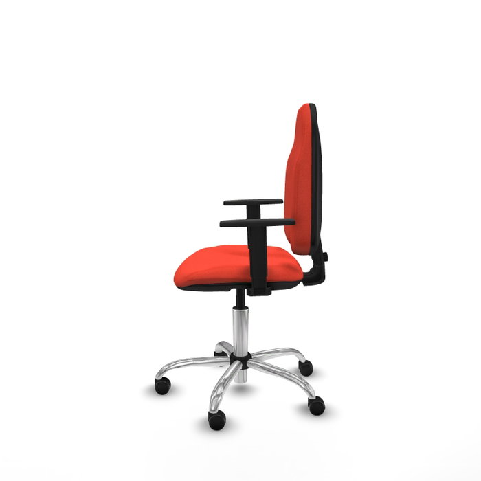 Chaise de bureau Algarra avec mécanisme Contact permanent de base, rembourrée de tissu orange foncé. Équipée d'une base chromée, d'accoudoirs 1D et de roulettes pour parquet.