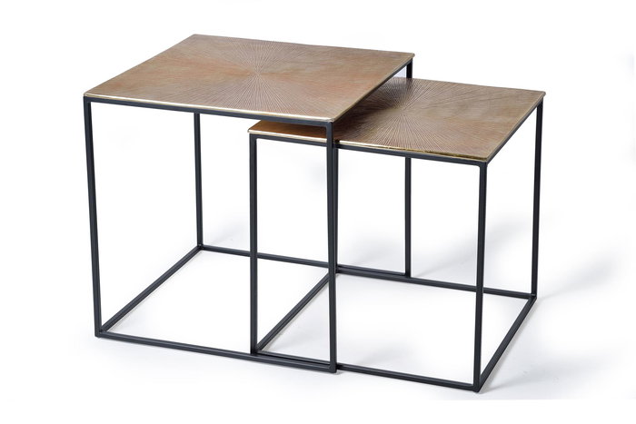 GINER Y COLOMER - Lote de 2 Mesas Nido en Métal et Bronze - Tables Basses Gigognes - Noir et Doré - Dimensions: 56x55x55 cm et 51x50x50 cm GINER Y COLOMER - Lote de 2 Mesas Nido en Métal et Bronze - Tables Basses Gigognes - Noir et Doré - Dimensions: 56x55x55 cm et 51x50x50 cm