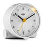 Braun Réveil Analogique Classique BC-01-W avec Mouvement Silencieux et Alarme Croissante, Cadran Blanc et Aiguilles Luminiscentes