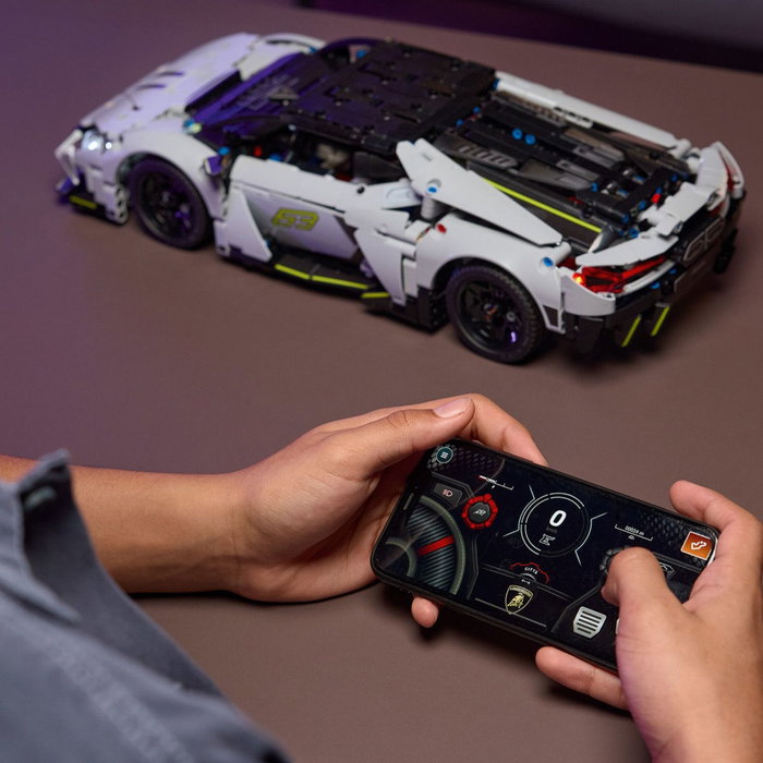 LEGO Technic 42214 Lamborghini Revuelto Supercar Télécommandée