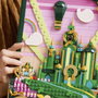 LEGO Wicked 75685 Tableau d'Emerald City - Set de Construction 3D pour Adulte