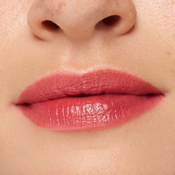 Essence Hydra Kiss Rouge à lèvres liquide - 01 Blushing Nude