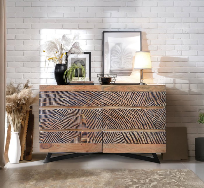 GINER Y COLOMER Commode 6 tiroirs en acacia avec pattes en métal, finition naturelle et décor sculpté main, L125 x P40 x H86 cm GINER Y COLOMER Commode 6 tiroirs en acacia avec pattes en métal, finition naturelle et décor sculpté main, L125 x P40 x H86 cm
