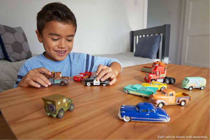 Mattel - Voitures Miniatures Cars 3 - Modèles Assortis - Échelle 1:55 - Jouet pour Enfants à Partir de 3 Ans - Produit en Espagnol/Portugais
