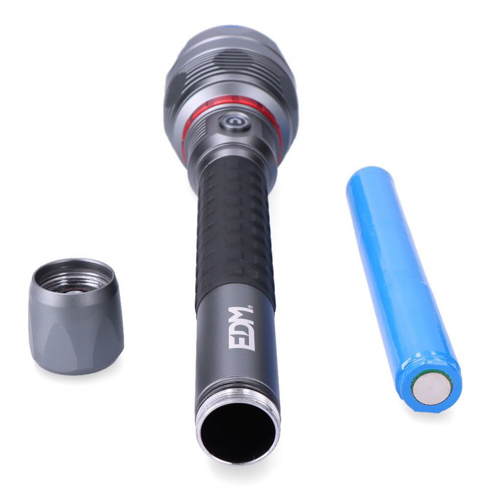 Edm Lampe torche LED rechargeable longue portée 23000 lm 6500K 5 modes IP67 powerbank avec câble USB-C et étui Edm Lampe torche LED rechargeable longue portée 23000 lm 6500K 5 modes IP67 powerbank avec câble USB-C et étui