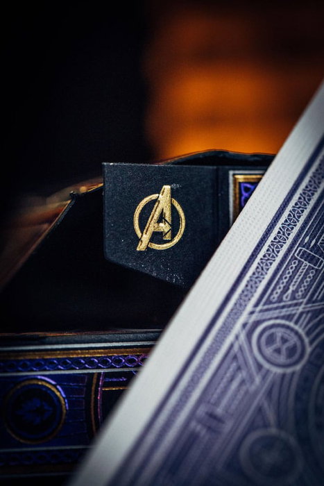 Theory11 Avengers - The Infinity Saga jeu de cartes à jouer Purple Version