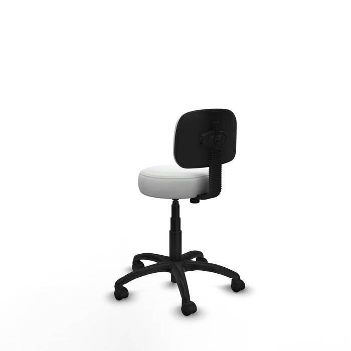 Chaise de bureau Llanos avec mécanisme Contacto Lama, recouverte de tissu blanc. Équipée d'une base en polyamide noir, sans accoudoirs et de roulettes en nylon de 50 mm.