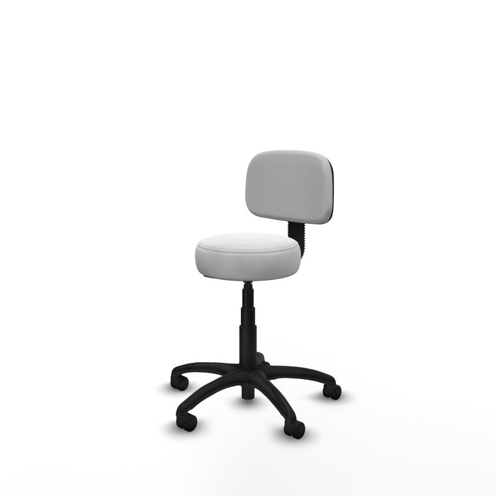 Chaise de bureau Llanos avec mécanisme Contacto Lama, recouverte de tissu blanc. Équipée d'une base en polyamide noir, sans accoudoirs et de roulettes en nylon de 50 mm.