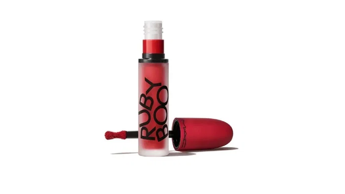 MAC Powder Kiss Rouge à lèvres liquide Mat Ruby Boo Rouge MAC Powder Kiss Rouge à lèvres liquide Mat Ruby Boo Rouge