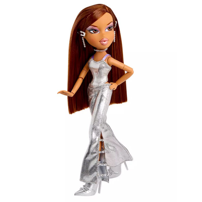 MGA Poupee Bratz Stylin' Charmz - Yasmin avec vêtements brillants et charme du 25e anniversaire MGA Poupee Bratz Stylin' Charmz - Yasmin avec vêtements brillants et charme du 25e anniversaire