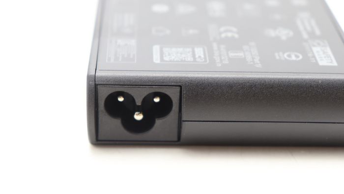 Lenovo 135W USB-C Adaptateur Secteur avec Sorties Multiples Tensions (20V, 15V, 9V, 5V) pour Appareils Lenovo Lenovo 135W USB-C Adaptateur Secteur avec Sorties Multiples Tensions (20V, 15V, 9V, 5V) pour Appareils Lenovo