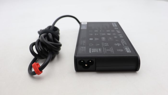 Lenovo 135W USB-C Adaptateur Secteur avec Sorties Multiples Tensions (20V, 15V, 9V, 5V) pour Appareils Lenovo Lenovo 135W USB-C Adaptateur Secteur avec Sorties Multiples Tensions (20V, 15V, 9V, 5V) pour Appareils Lenovo