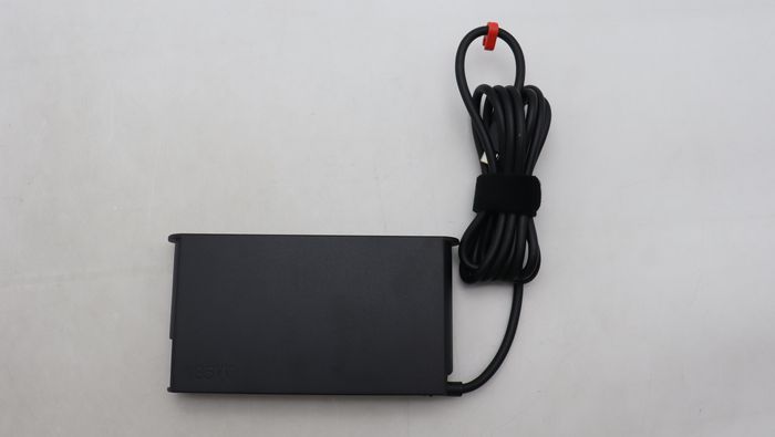 Lenovo 135W USB-C Adaptateur Secteur avec Sorties Multiples Tensions (20V, 15V, 9V, 5V) pour Appareils Lenovo Lenovo 135W USB-C Adaptateur Secteur avec Sorties Multiples Tensions (20V, 15V, 9V, 5V) pour Appareils Lenovo