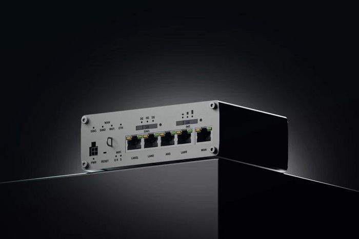 Teltonika Networks RUTX50 Routeur Industriel 5G Dual-SIM avec 5 Ports Gigabit Ethernet, Wi-Fi Double Bande et RutOS
