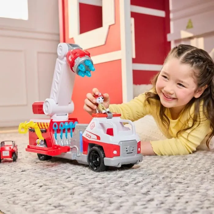 Spin Master Pat'Patrouille Camion de Pompiers Géant de Marcus avec Figurine, Sons et Projectiles d'Eau, 10 Accessoires, Fonction Rechargement Rapide, À Partir de 3 Ans