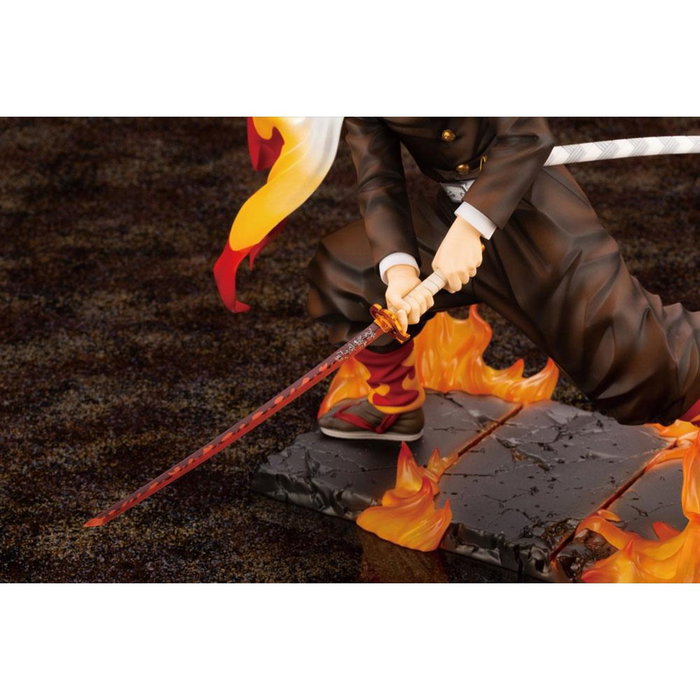 Kotobukiya Figurine Demon Slayer Kimetsu No Yaiba Kyojuro Rengoku 22cm PVC Échelle 1/8