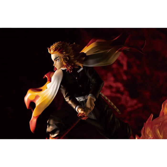 Kotobukiya Figurine Demon Slayer Kimetsu No Yaiba Kyojuro Rengoku 22cm PVC Échelle 1/8