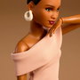 Barbie Signature Muñeca Barbie Basics Modèle 08 JJX27 - Vêtement Brun Élégant, Corps Articulé, Cheveux Châtain, Collection Neutre Mattel