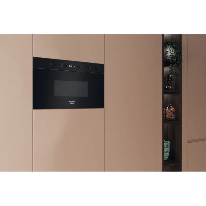 Hotpoint HAMK11B Micro-ondes Encastrable Noir 22 Litres avec Fonction Vapeur et Plateau Tournant - 59.5 x 32 x 38.2 cm