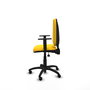 Chaise de bureau Aýna avec mécanisme Asincro, revêtement en simili cuir jaune. Équipée d'une base en polyamide noir, d'accoudoirs 1D et de roulettes pour parquet
