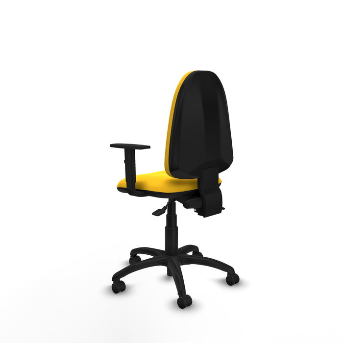 Chaise de bureau Aýna avec mécanisme Asincro, revêtement en simili cuir jaune. Équipée d'une base en polyamide noir, d'accoudoirs 1D et de roulettes pour parquet
