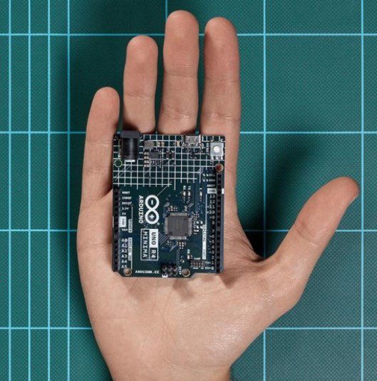 Arduino Uno R4 Minima - Carte de développement avec microcontrôleur ARM Cortex M4 32 bits, USB-C, 256 kB Flash