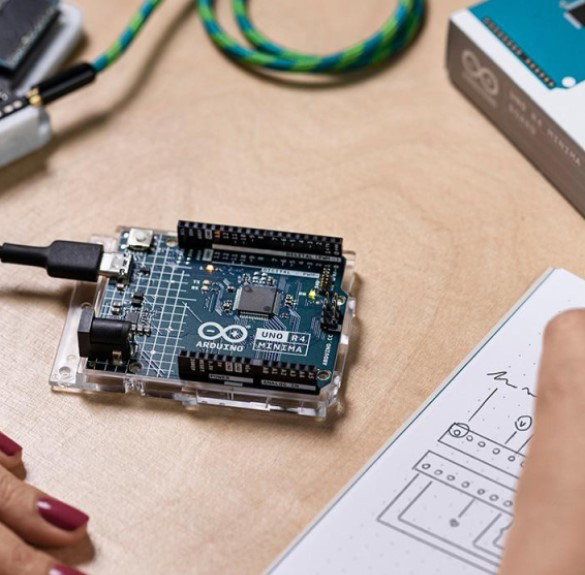 Arduino Uno R4 Minima - Carte de développement avec microcontrôleur ARM Cortex M4 32 bits, USB-C, 256 kB Flash