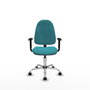 Chaise de bureau Algarra avec mécanisme de contact permanent de base, rembourrée de tissu turquoise. Équipée d'une base chromée, d'accoudoirs 1D et de roulettes en nylon de 50 mm.