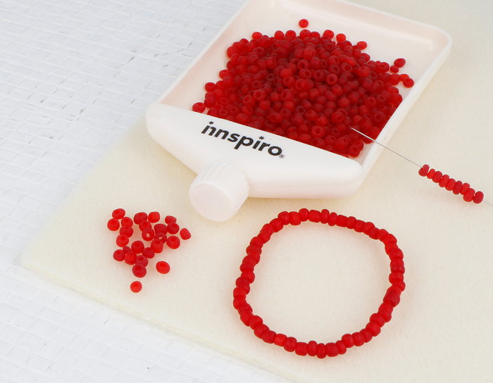 Innspiro Rocaille de verre ronde glacée rouge 3,8 mm 500g Innspiro Rocaille de verre ronde glacée rouge 3,8 mm 500g