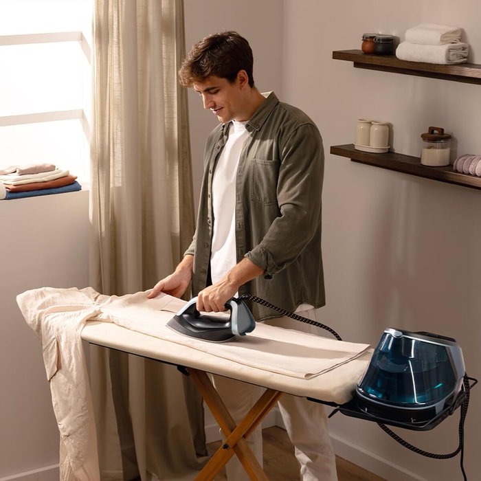 Cecotec Centrale Vapeur IronHero H-2800 2800W Semelle Céramique Antigoutte 1,4L Noir