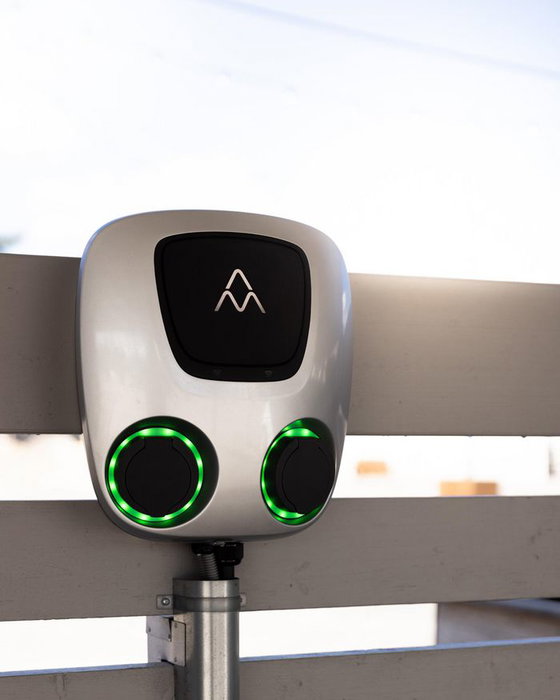 Charge Amps Aura - Borne de recharge double 2x22 kW triphasée 32A avec connecteurs Type 2, 4G/Wi-Fi/LAN, OCPP et RCD Charge Amps Aura - Borne de recharge double 2x22 kW triphasée 32A avec connecteurs Type 2, 4G/Wi-Fi/LAN, OCPP et RCD