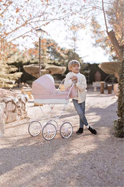 Muñecas Arias - Coche Capota Universe 42x72x93 cm avec bolso - Poussette enfant, hauteur manuelle 90 cm - Recommandé à partir de 3 ans Muñecas Arias - Coche Capota Universe 42x72x93 cm avec bolso - Poussette enfant, hauteur manuelle 90 cm - Recommandé à partir de 3 ans