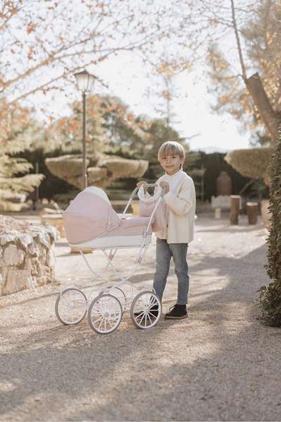 Muñecas Arias - Coche Capota Universe 42x72x93 cm avec bolso - Poussette enfant, hauteur manuelle 90 cm - Recommandé à partir de 3 ans Muñecas Arias - Coche Capota Universe 42x72x93 cm avec bolso - Poussette enfant, hauteur manuelle 90 cm - Recommandé à partir de 3 ans