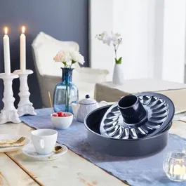 Dr. Oetker - Lot de 2 moules à gâteaux avec moule à charnière 26 cm et moule à savarin à fond amovible 28 cm, en acier émaillé résistant, Made in Germany