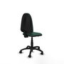 Chaise de bureau Aýna avec mécanisme de contact permanent de base, recouverte de tissu vert bouteille. Équipée d'une base en polyamide noir, sans accoudoirs et de roulettes en nylon de 50 mm.