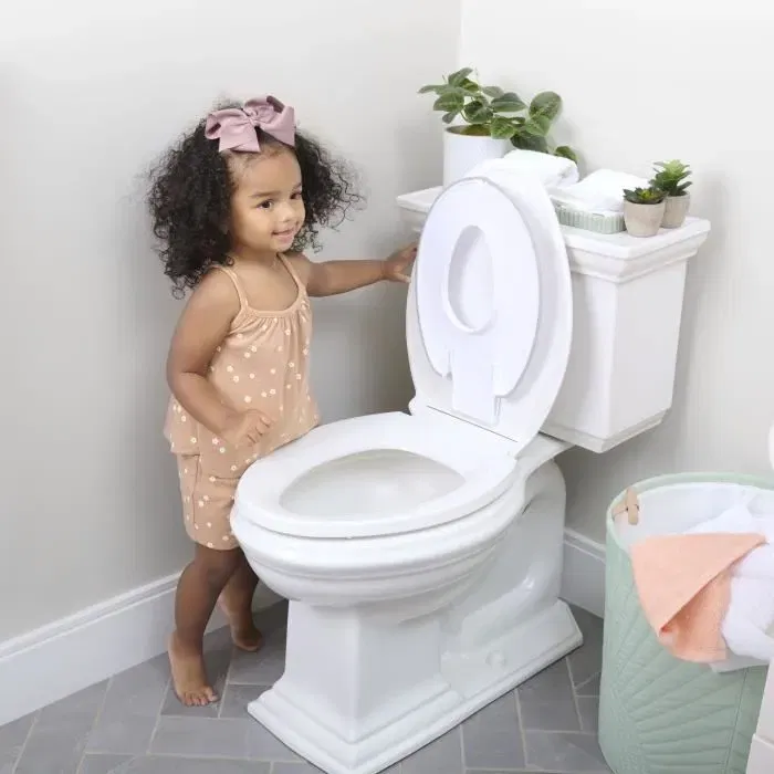 Ingenuity Réducteur de lunette de toilette enfant Flip & Sit, Installation rapide et universelle, Stable et antidérapant pour l'apprentissage de la propreté