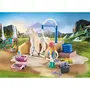 Playmobil 71354 - Isabella & Lioness - Aire de lavage - Gamme Horses of Waterfall - Jouet de construction avec 86 pièces - Pour enfants dès 5 ans
