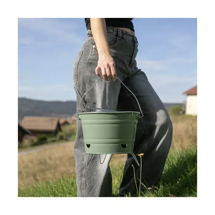 Livoo Barbecue Charbon DOC327V Portable 27 cm, Grille Acier Chromé, Pieds Pliables et Poignées, Hauteur 24 cm, Compact et Pratique