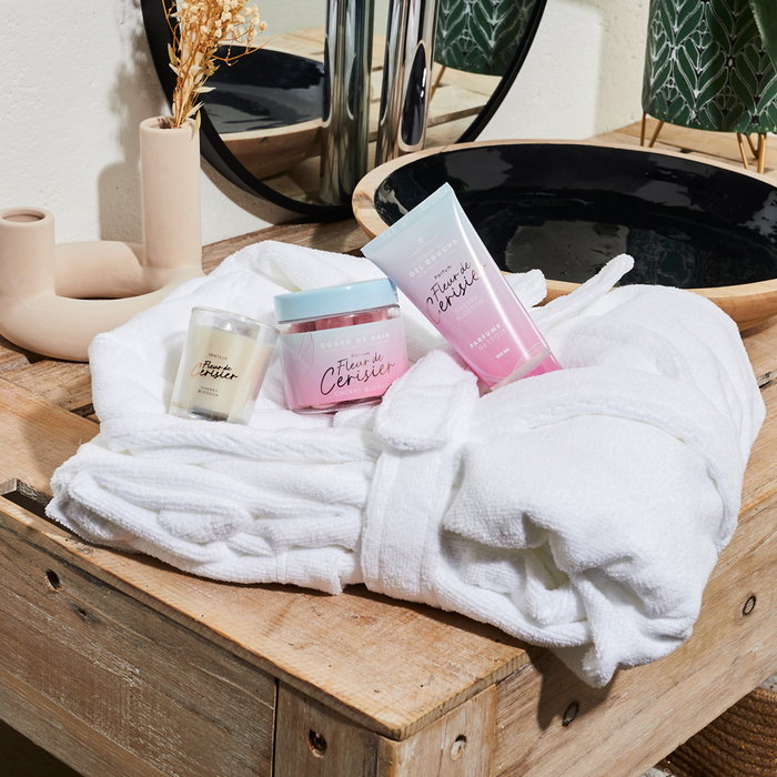 Cosmetic Club Kit de 4 pièces avec peignoir en velours