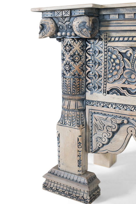 GINER Y COLOMER Console d'entrée en bois de manguier avec colonnes et panneau frontal sculptés à la main, finition blanc lavé et bleu