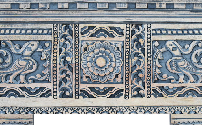 GINER Y COLOMER Console d'entrée en bois de manguier avec colonnes et panneau frontal sculptés à la main, finition blanc lavé et bleu