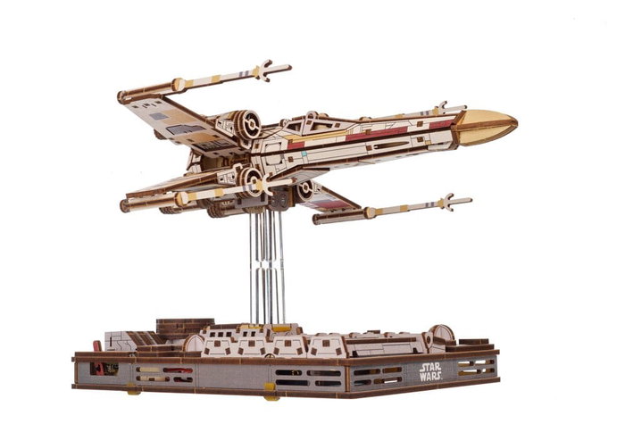 Ugears Star Wars X-Wing de Luke Skywalker en bois Ugears Star Wars X-Wing de Luke Skywalker en bois