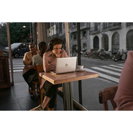 Ordinateur Portable HP AD2Z8ET#ABE 13,3" intel core ultra 5 16 GB RAM 512 GB SSD